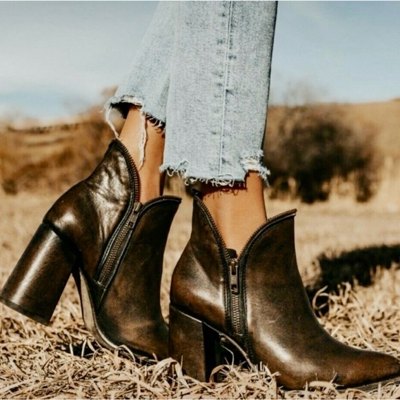 Freebird Jalessa. Dark Brown Leather Ankle Booties 
size 9 - Picture 1 of 11